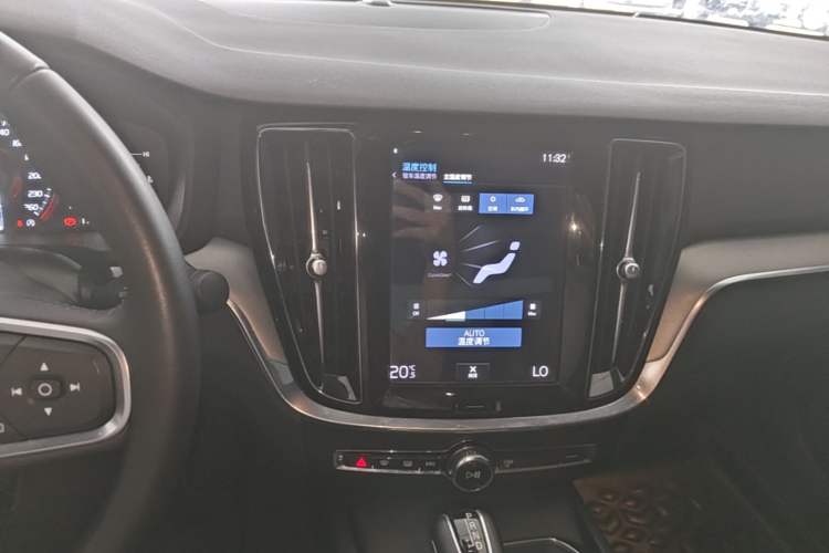 Used Volvo S60 2021 T4 Zhiyi Luxury Edition Audio And AC Panel