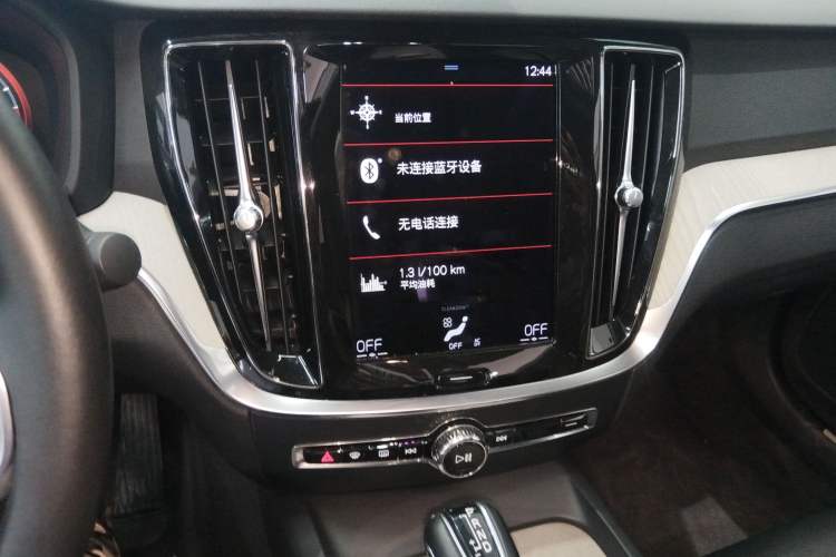 Used Volvo S60 2021 T4 Zhiyuan Luxury Edition Audio And AC Panel