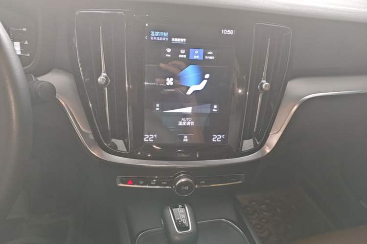 Used Volvo S60 2021 T4 Zhiyi Luxury Edition Audio And AC Panel