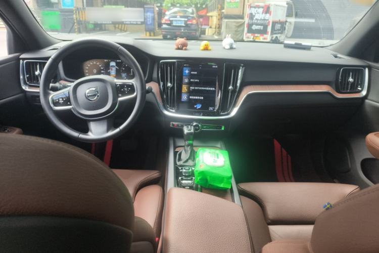 Used Volvo S60 2021 T4 Zhiyuan Luxury Edition Center Console