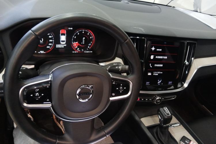 Used Volvo S60 2021 T4 Zhiyuan Luxury Edition Center Console