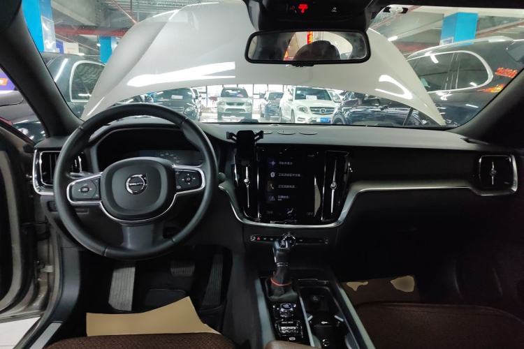 Used Volvo S60 2021 T4 Zhiyi Luxury Edition Center Console