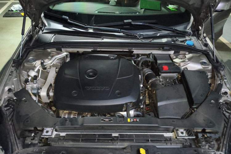 Used Volvo S60 2021 T4 Zhiyi Luxury Edition Engine Bay
