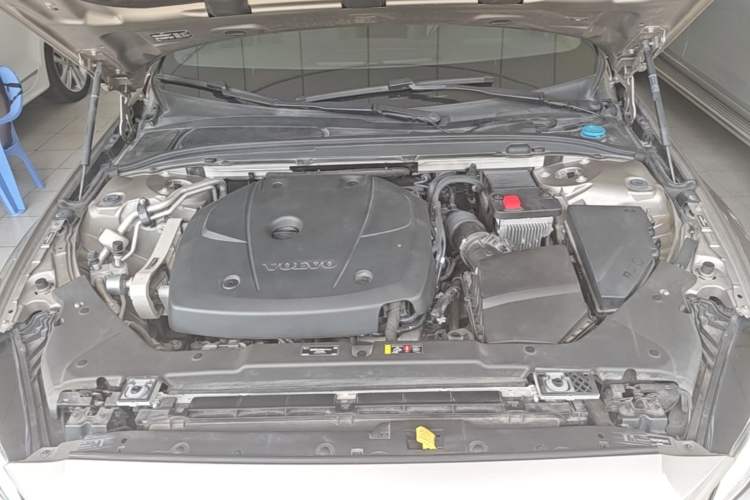 Used Volvo S60 2021 T4 Zhiyi Luxury Edition Engine Bay