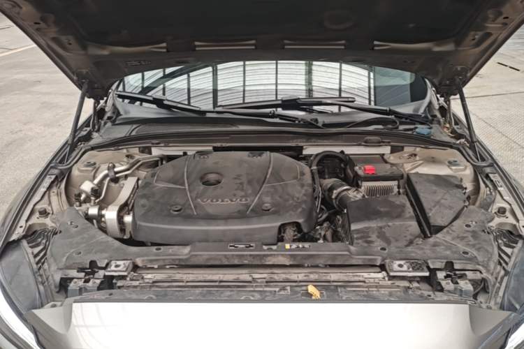 Used Volvo S60 2021 T4 Zhiyi Luxury Edition Engine Bay