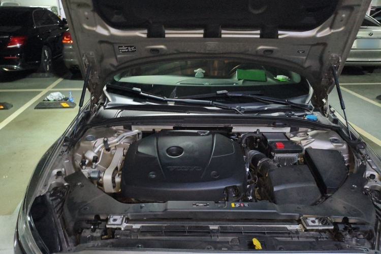 Used Volvo S60 2021 T4 Zhiyi Luxury Edition Engine Bay Right