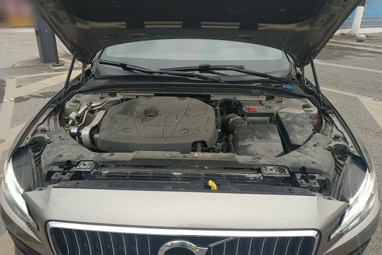Used Volvo S60 2021 T4 Zhiyi Luxury Edition Engine Bay
