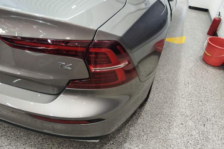 Used Volvo S60 2021 T4 Zhiyuan Luxury Edition Exterior 2