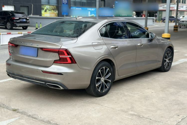 Used Volvo S60 2021 T4 Zhiyi Luxury Edition Exterior 2