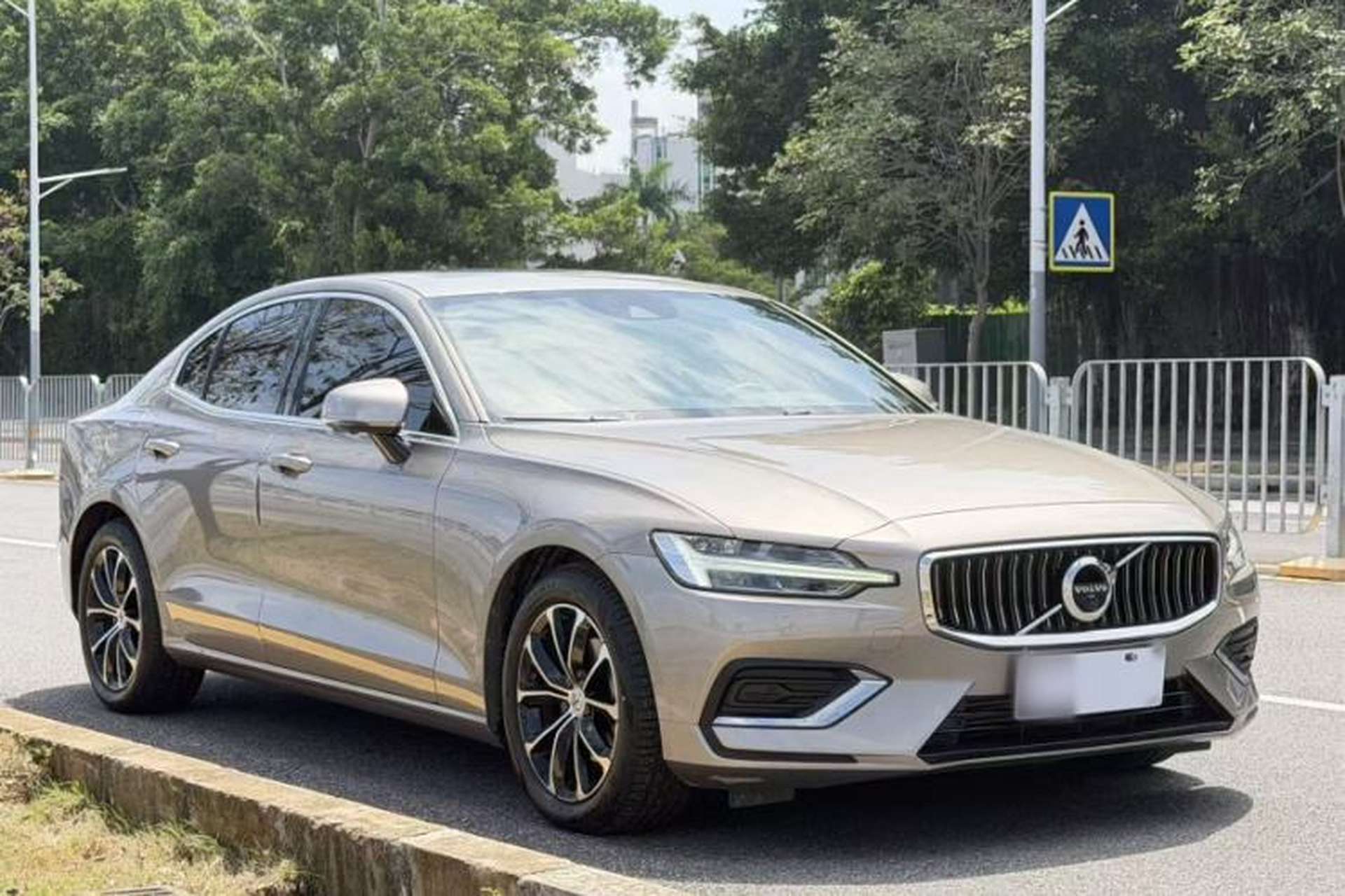 Used Volvo S60 2021 T4 Zhiyi Luxury Edition Exterior 3