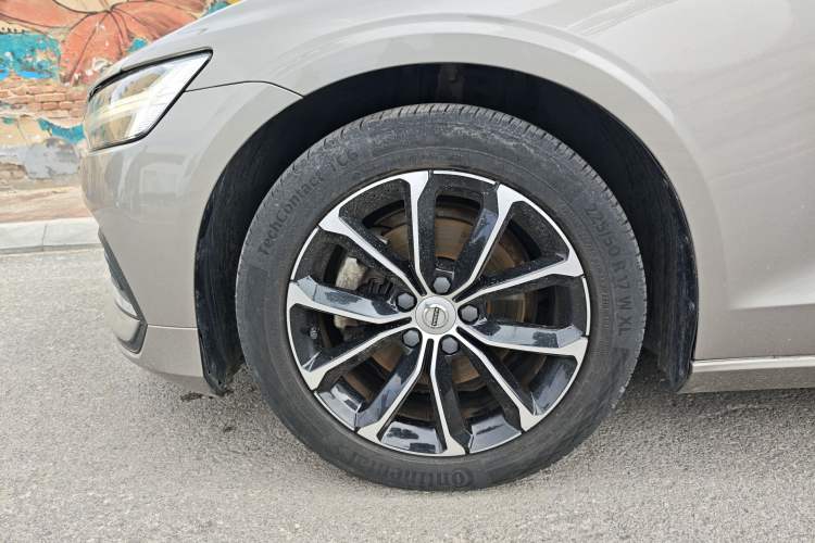 Used Volvo S60 2021 T4 Zhiyi Luxury Edition Exterior 4