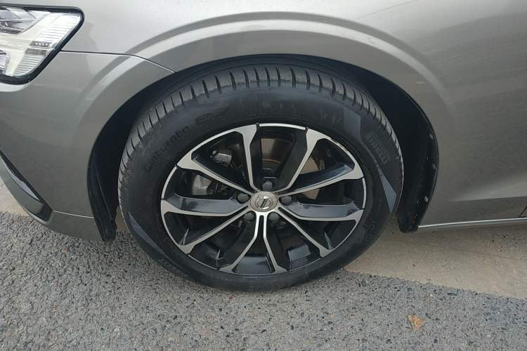 Used Volvo S60 2021 T4 Zhiyi Luxury Edition Exterior 4