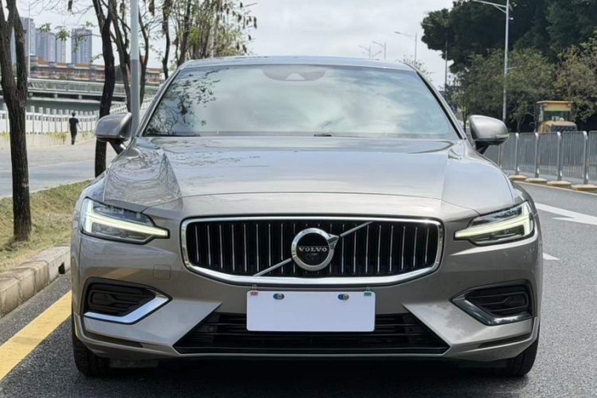 Used Volvo S60 2021 T4 Zhiyi Luxury Edition Exterior 4