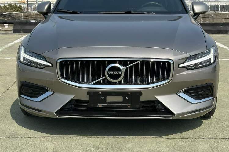 Used Volvo S60 2021 T4 Zhiyi Luxury Edition Exterior 4