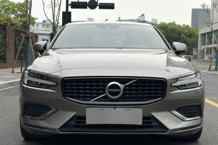 Used Volvo S60 2021 T4 Zhiyi Luxury Edition Exterior 4