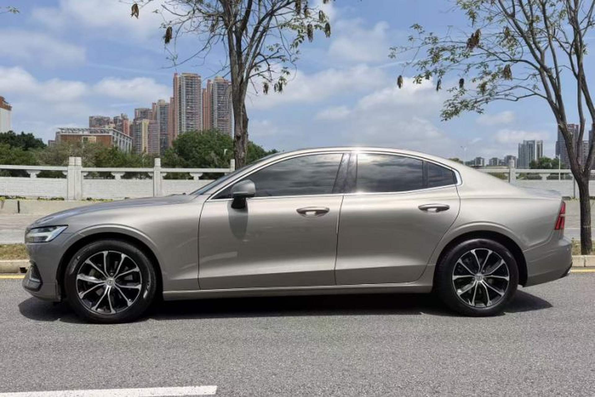 Used Volvo S60 2021 T4 Zhiyi Luxury Edition Exterior 5