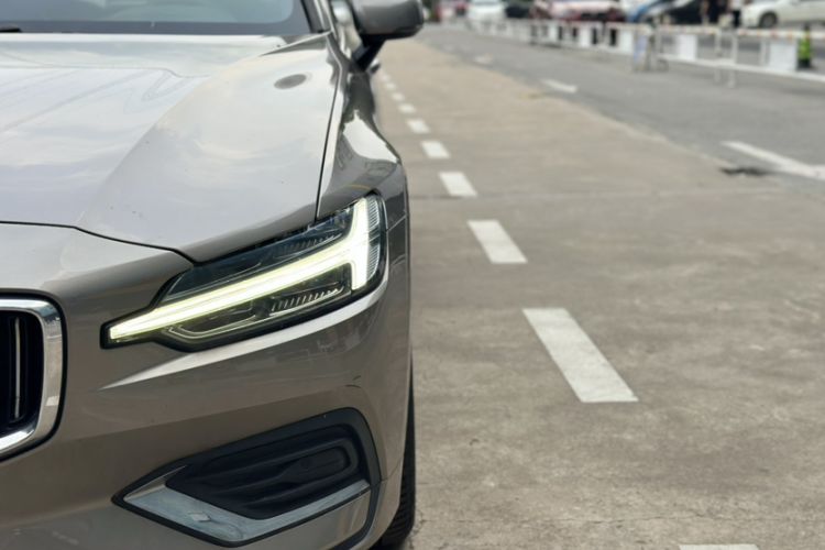 Used Volvo S60 2021 T4 Zhiyi Luxury Edition Exterior 5