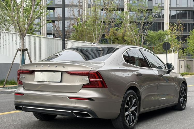 Used Volvo S60 2021 T4 Zhiyi Luxury Edition Exterior 5