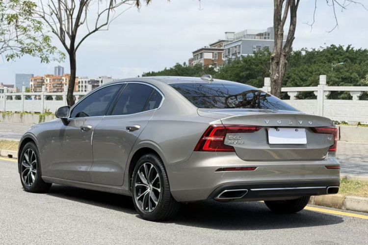 Used Volvo S60 2021 T4 Zhiyi Luxury Edition Exterior 6