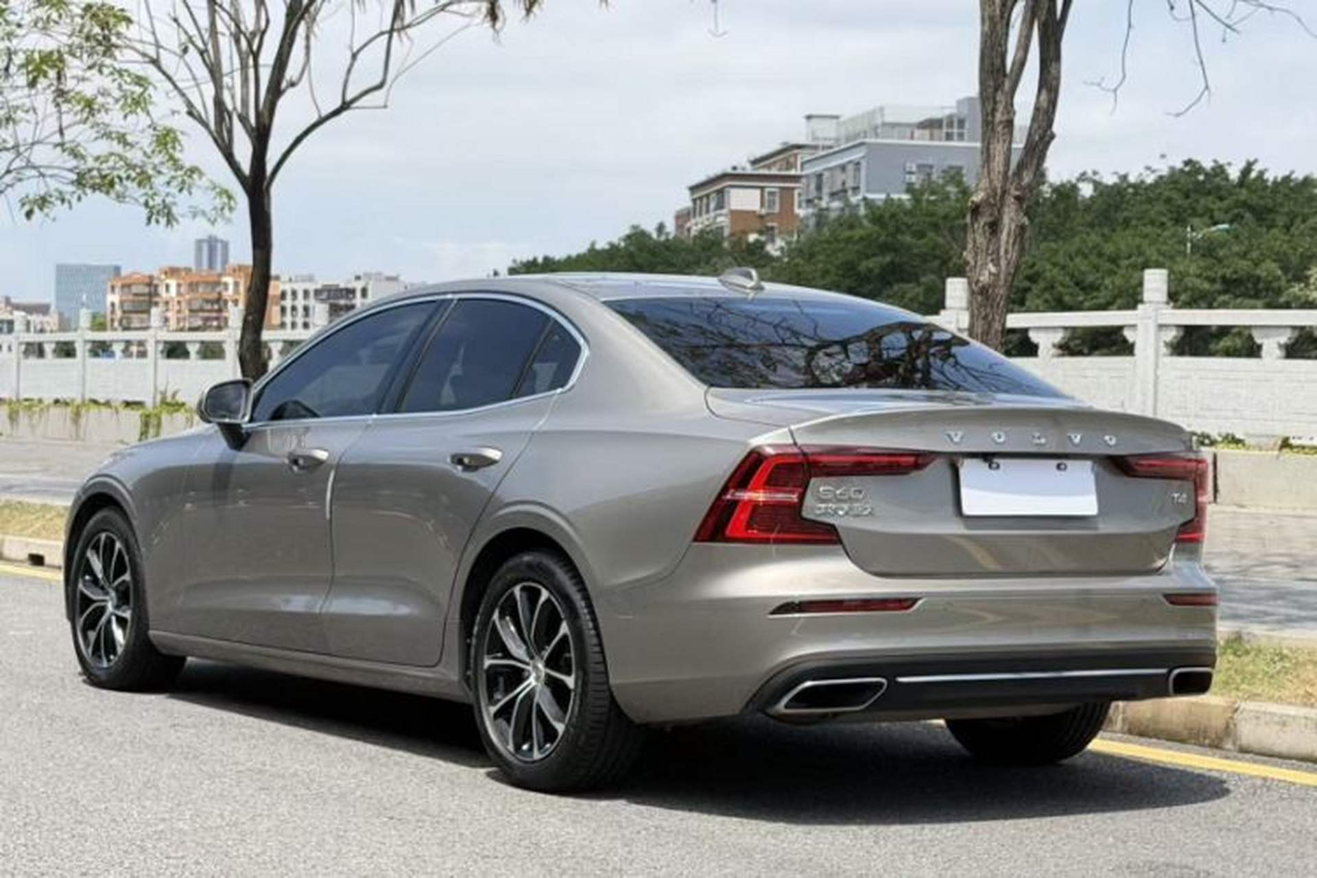 Used Volvo S60 2021 T4 Zhiyi Luxury Edition Exterior 6