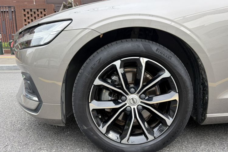 Used Volvo S60 2021 T4 Zhiyi Luxury Edition Exterior 6