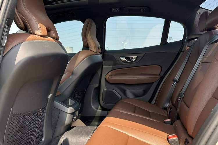 Used Volvo S60 2021 T4 Zhiyi Luxury Edition Exterior 7