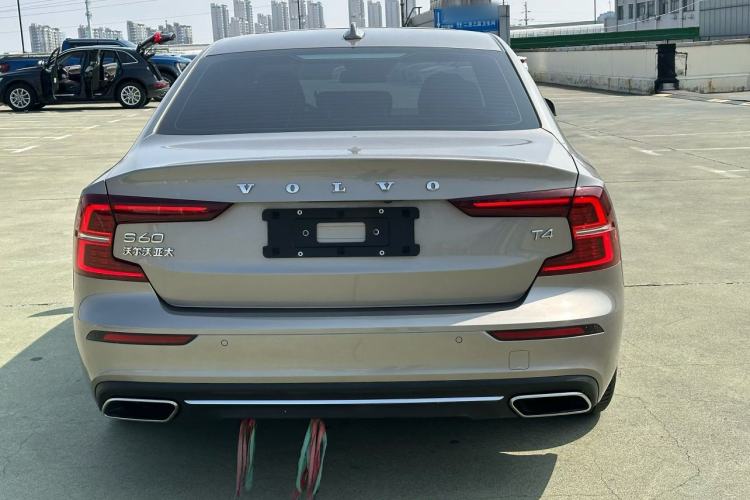 Used Volvo S60 2021 T4 Zhiyi Luxury Edition Exterior 9