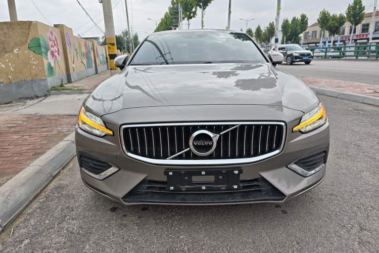 Used Volvo S60 2021 T4 Zhiyi Luxury Edition Front