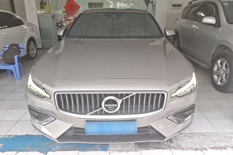 Used Volvo S60 2021 T4 Zhiyi Luxury Edition Front
