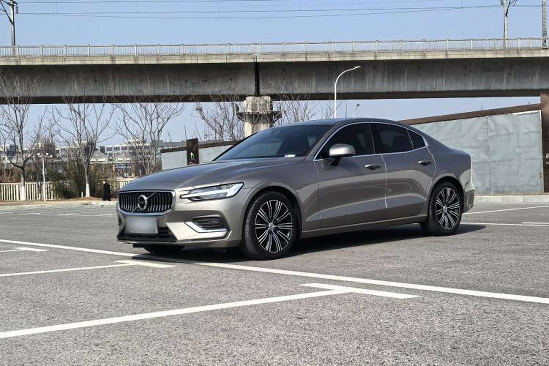 Used Volvo S60 2021 T4 Zhiyuan Luxury Edition Front Left 45 Deg