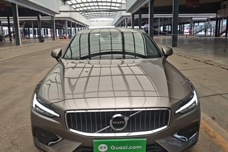 Used Volvo S60 2021 T4 Zhiyi Luxury Edition Front