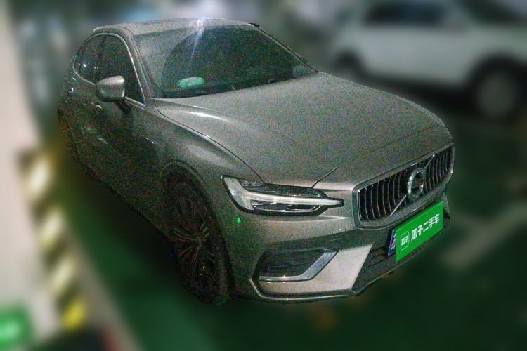 Used Volvo S60 2021 T4 Zhiyuan Luxury Edition Front Right 45 Deg