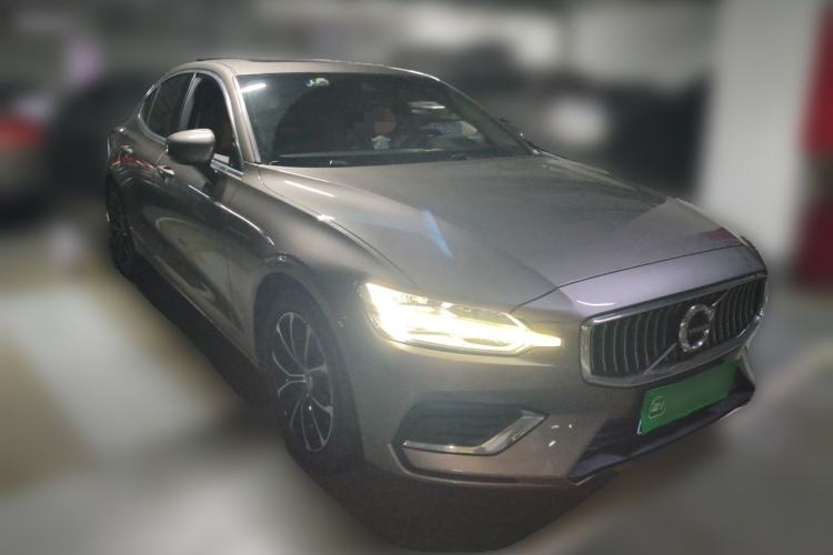 Used Volvo S60 2021 T4 Zhiyi Luxury Edition Front Right 45 Deg