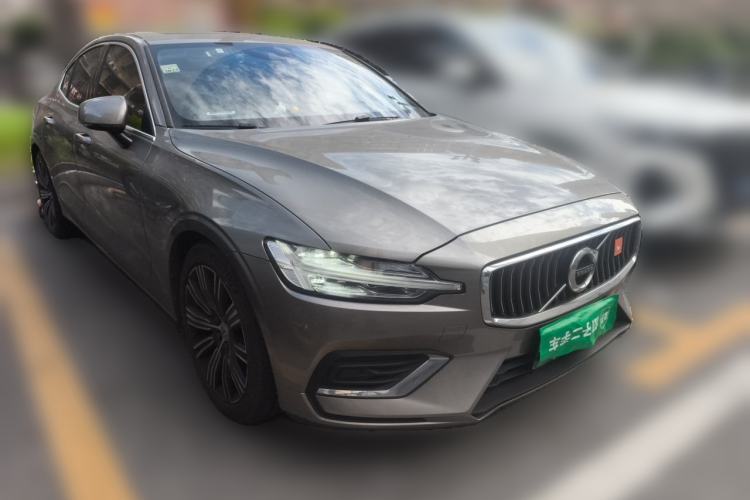 Used Volvo S60 2021 T4 Zhiyuan Luxury Edition Front Right 45 Deg