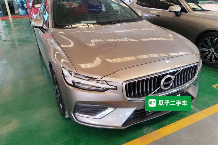 Used Volvo S60 2021 T4 Zhiyi Luxury Edition Front Right 45 Deg