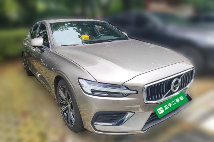 Used Volvo S60 2021 T4 Zhiyuan Luxury Edition Front Right 45 Deg