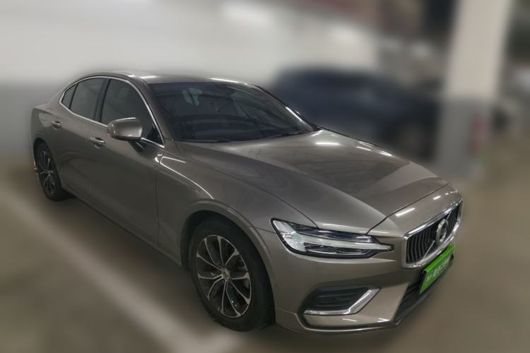 Used Volvo S60 2021 T4 Zhiyi Luxury Edition Front Right 45 Deg