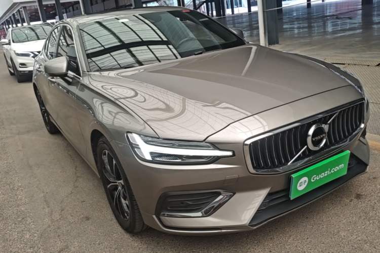Used Volvo S60 2021 T4 Zhiyi Luxury Edition Front Right 45 Deg
