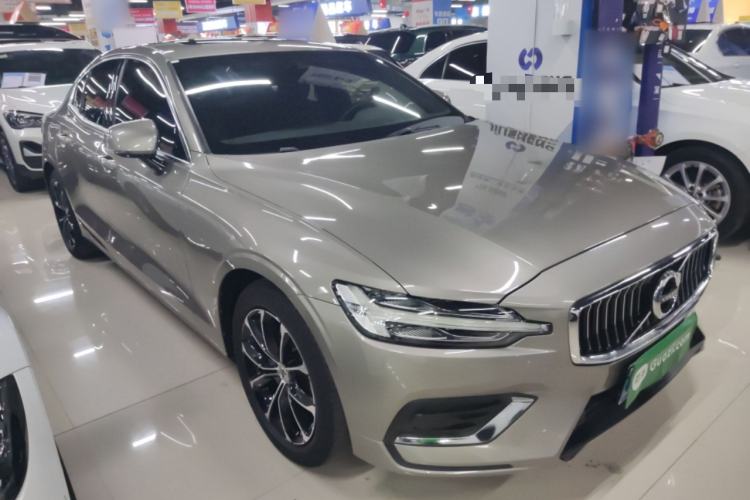 Used Volvo S60 2021 T4 Zhiyi Luxury Edition Front Right 45 Deg