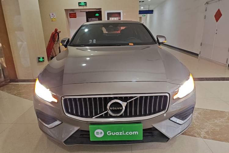 Used Volvo S60 2021 T4 Zhiyi Luxury Edition Front