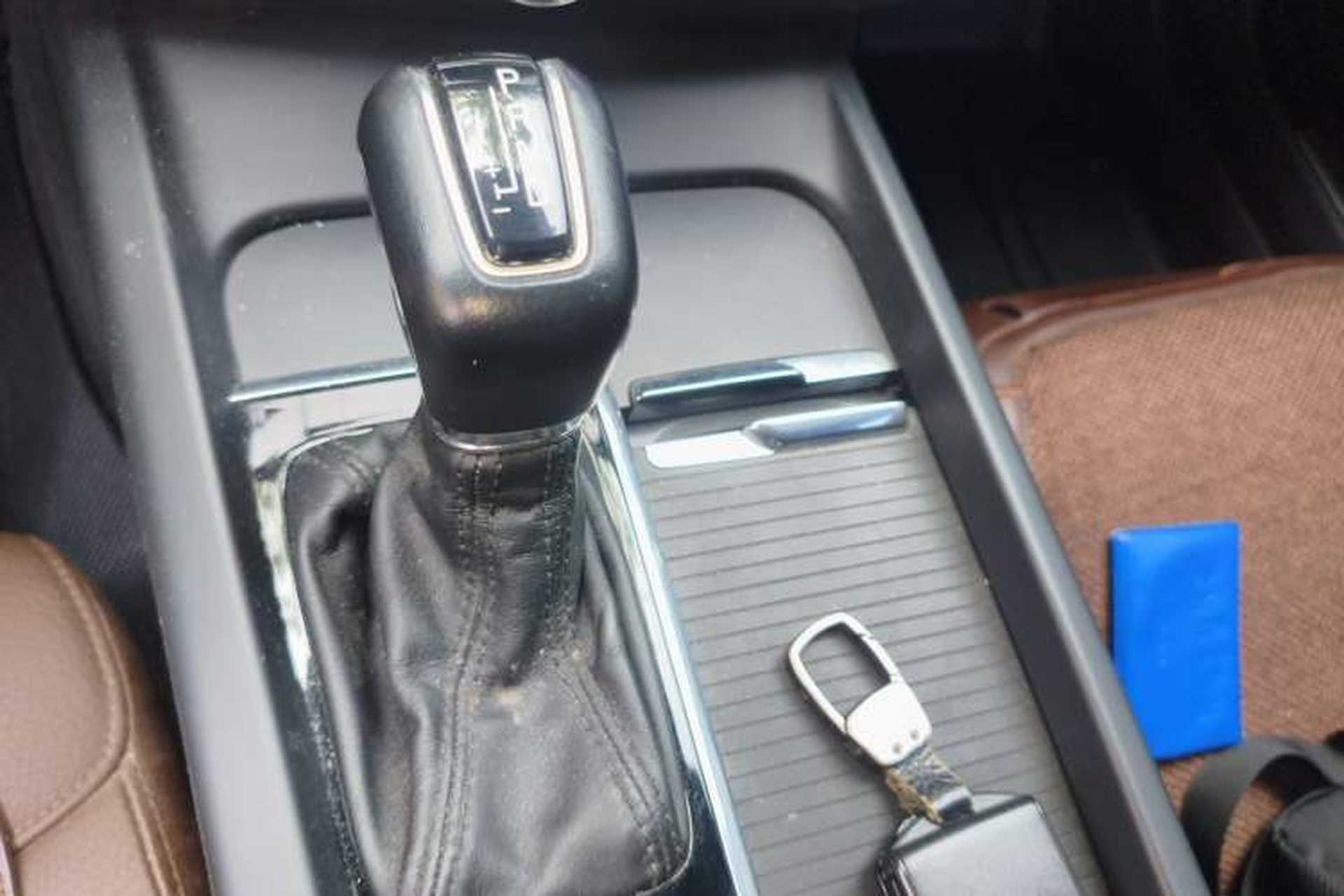 Used Volvo S60 2021 T4 Zhiyi Luxury Edition Gear Lever
