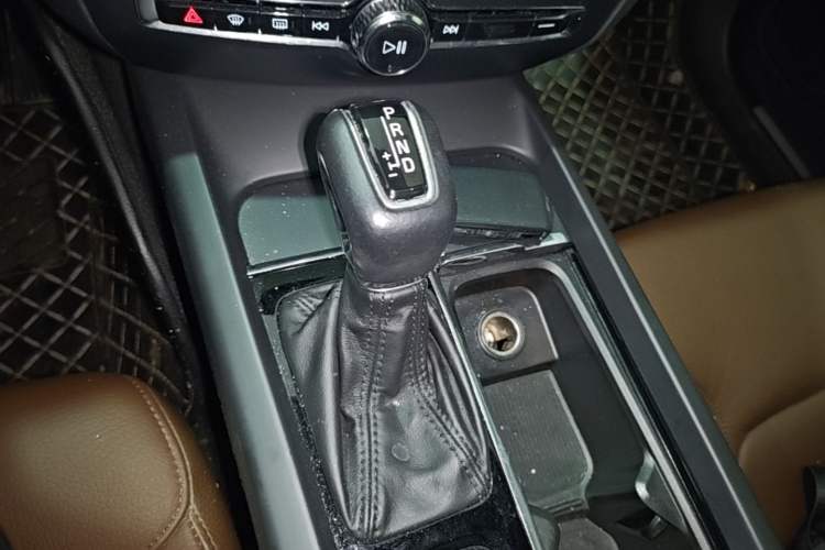 Used Volvo S60 2021 T4 Zhiyi Luxury Edition Gear Lever