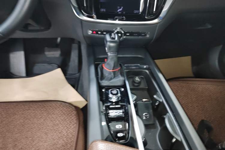 Used Volvo S60 2021 T4 Zhiyi Luxury Edition Gear Lever
