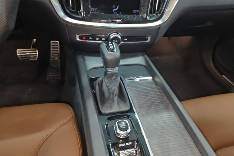 Used Volvo S60 2021 T4 Zhiyi Luxury Edition Gear Lever