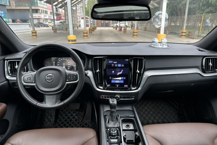 Used Volvo S60 2021 T4 Zhiyi Luxury Edition Interior 7