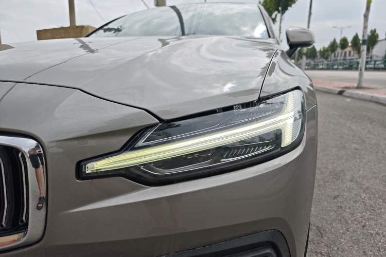 Used Volvo S60 2021 T4 Zhiyi Luxury Edition Left Front Headlight