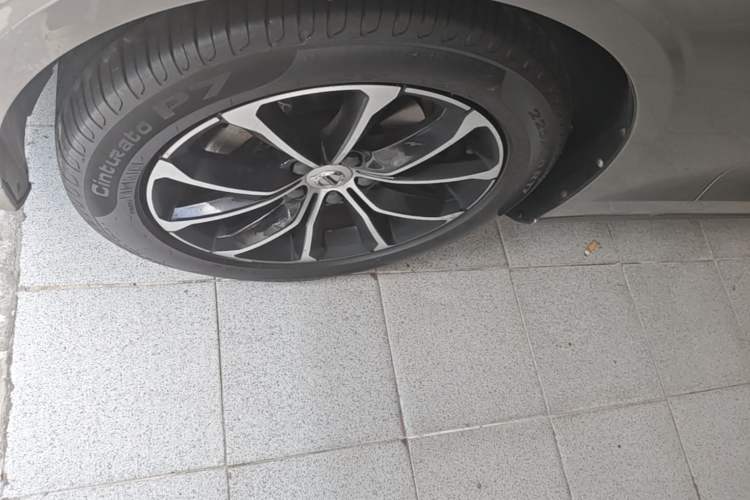 Used Volvo S60 2021 T4 Zhiyi Luxury Edition Left Front Wheel Hub