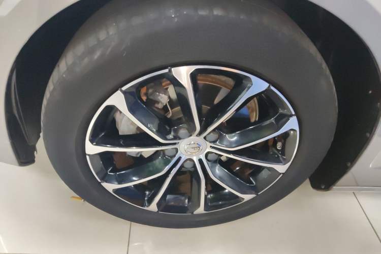 Used Volvo S60 2021 T4 Zhiyi Luxury Edition Left Front Wheel Hub
