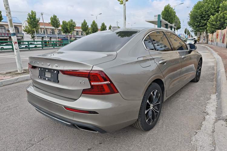 Used Volvo S60 2021 T4 Zhiyi Luxury Edition Rear Right 45 Deg
