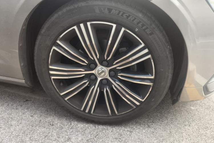 Used Volvo S60 2021 T4 Zhiyuan Luxury Edition Right Front Wheel Hub